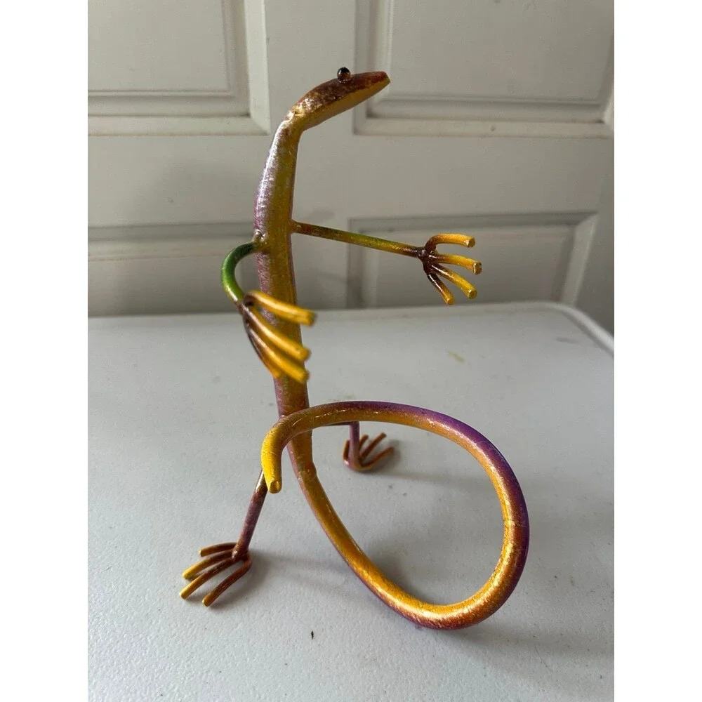 Bothyi Cast Iron Metal Lizard Sculpture Wine Bottle Holder Display Stand